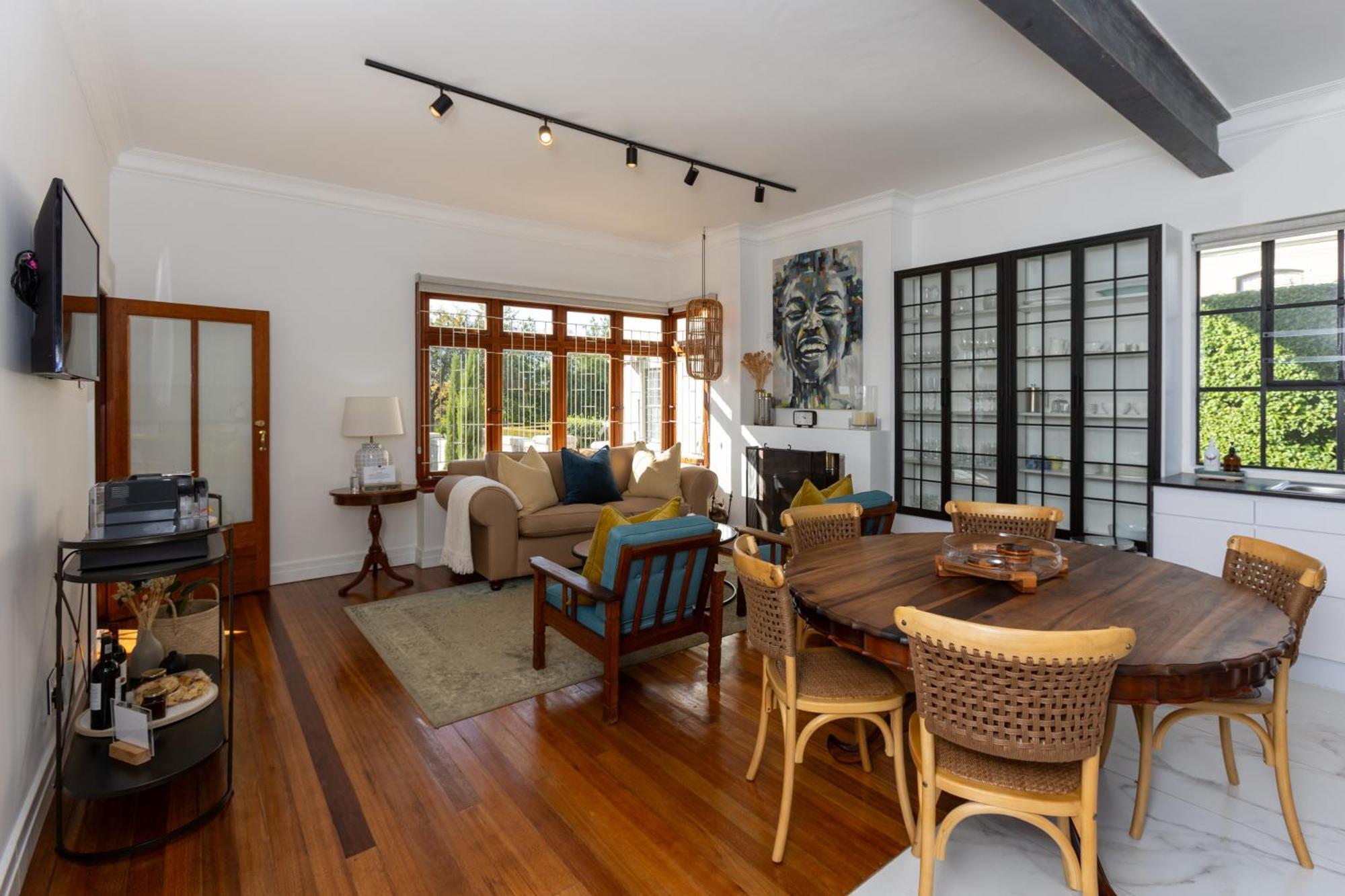 Villa La Maison On Main Self-catering *